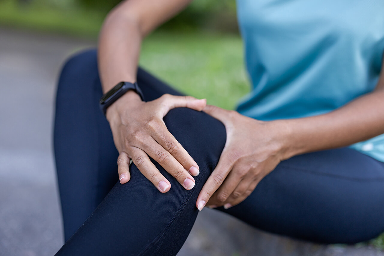 african-american-woman-experiencing-knee-pain-duri-2025-03-25-16-50-18-utc (1)