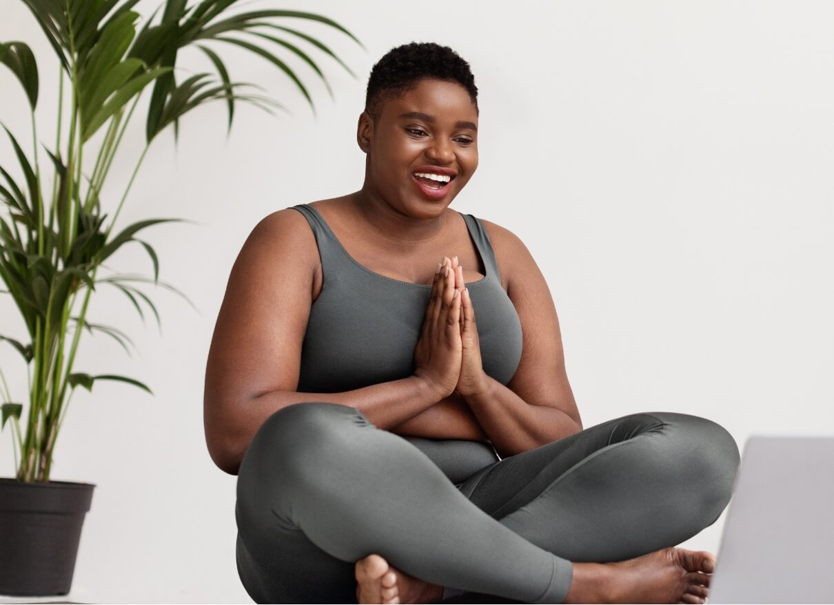 chubby-black-woman-fitness-coach-recording-video-l-2023-11-27-05-31-20-utc (1)