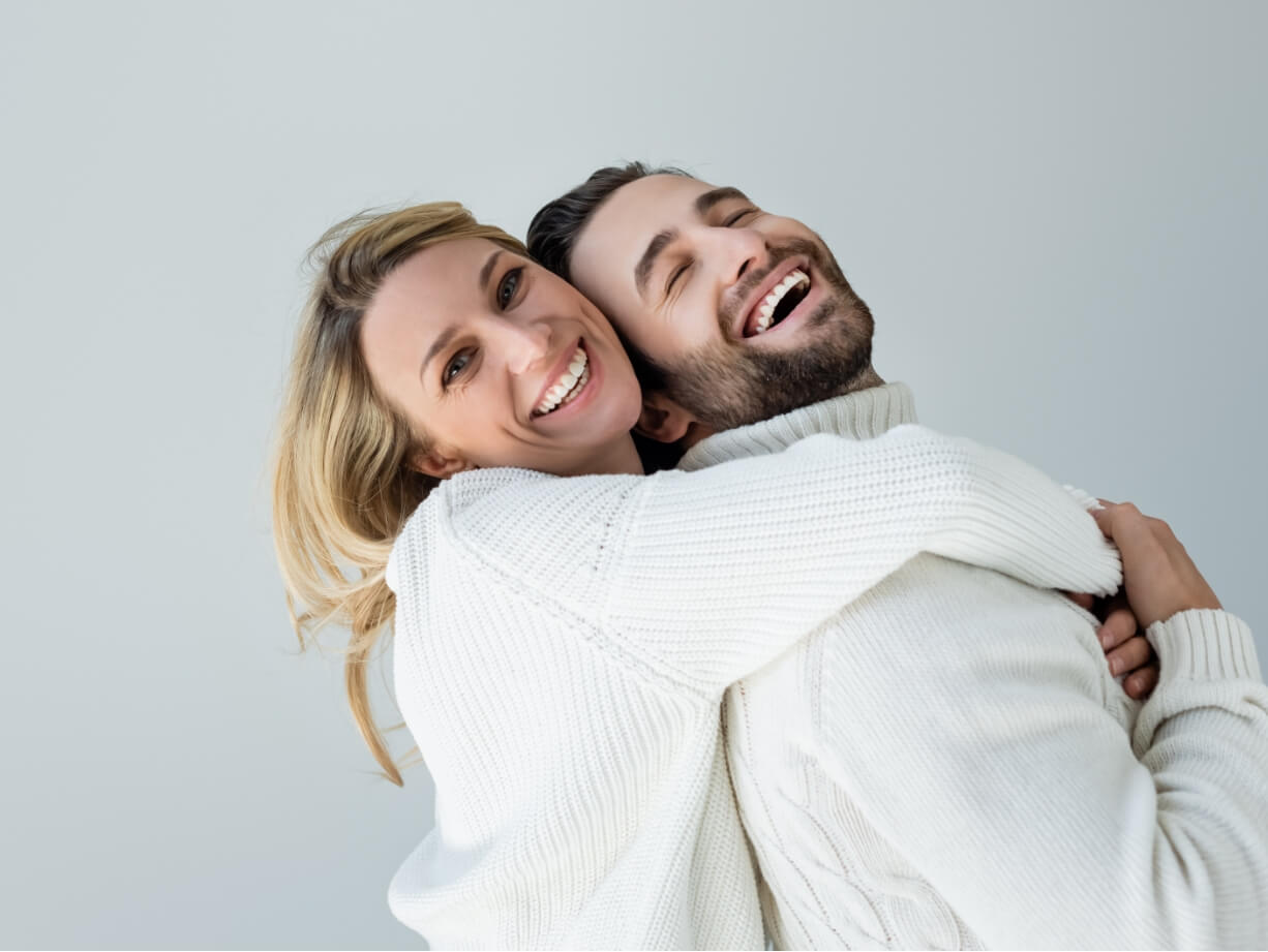 positive-blonde-woman-in-white-knitted-sweater-hug-2024-11-13-23-44-28-utc (2)